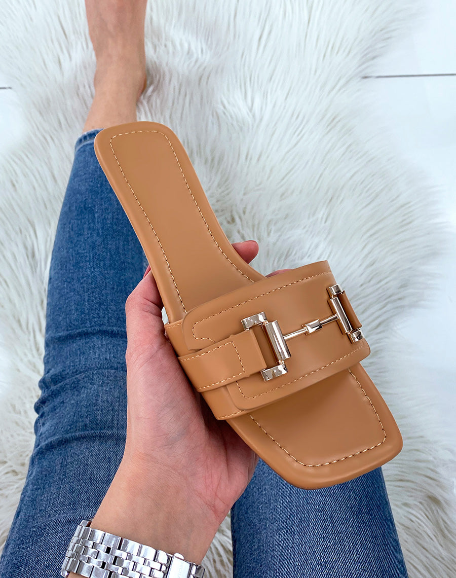 Mules plates camel à ornement doré