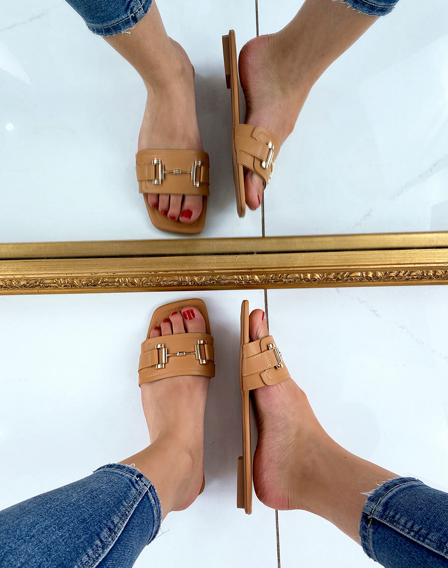 Mules plates camel à ornement doré