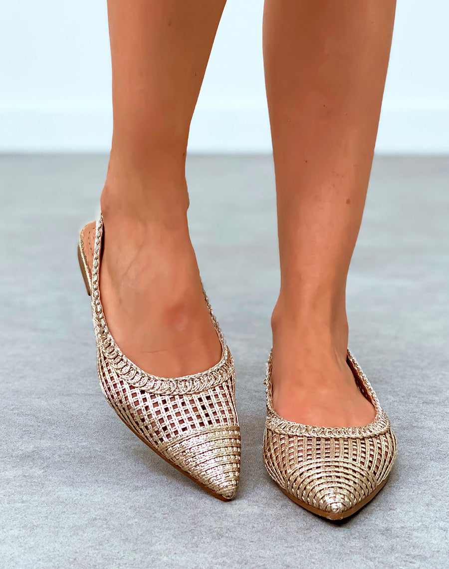 Mules plates dorée à tissus entrecroisés et bout pointu