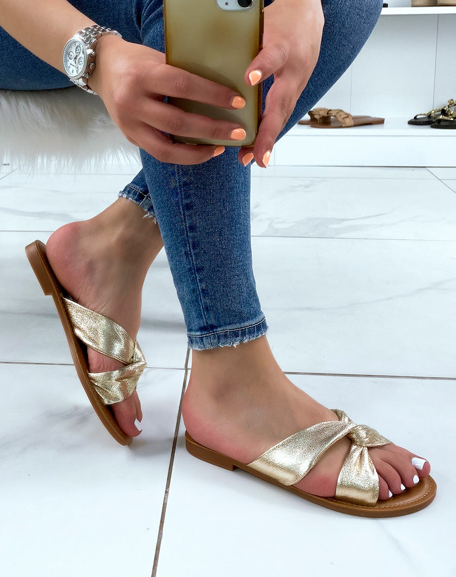Mules plates dorées à bride croisée