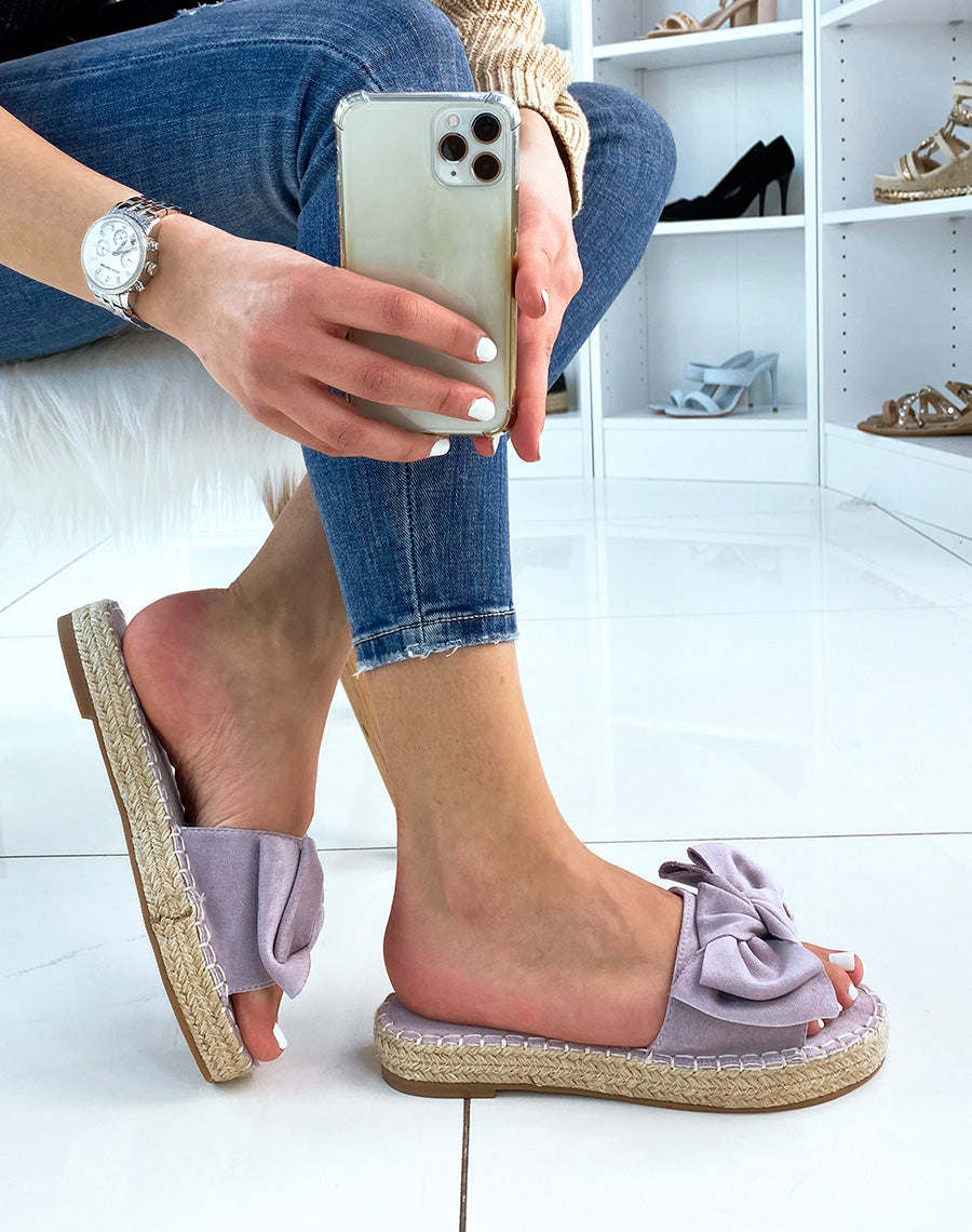 Mules plates en suédine lila en forme de nœud