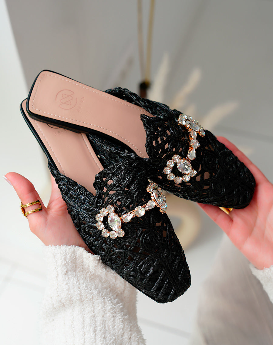 Mules Plates Femme Noires en Corde avec Détails Bijoux – Charme Artisanal