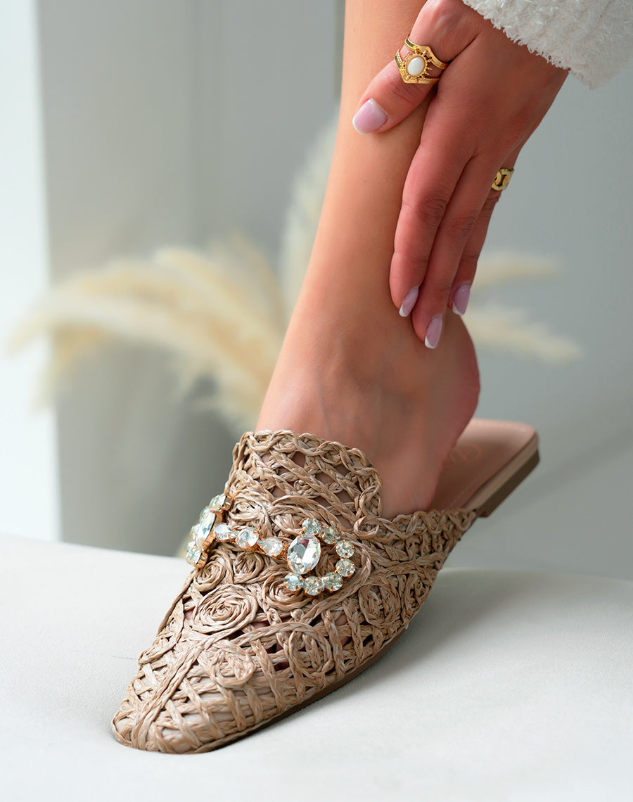 Mules Plates Femme Taupe en Corde avec Détails Bijoux – Fusion d'Artisanat et de Glamour