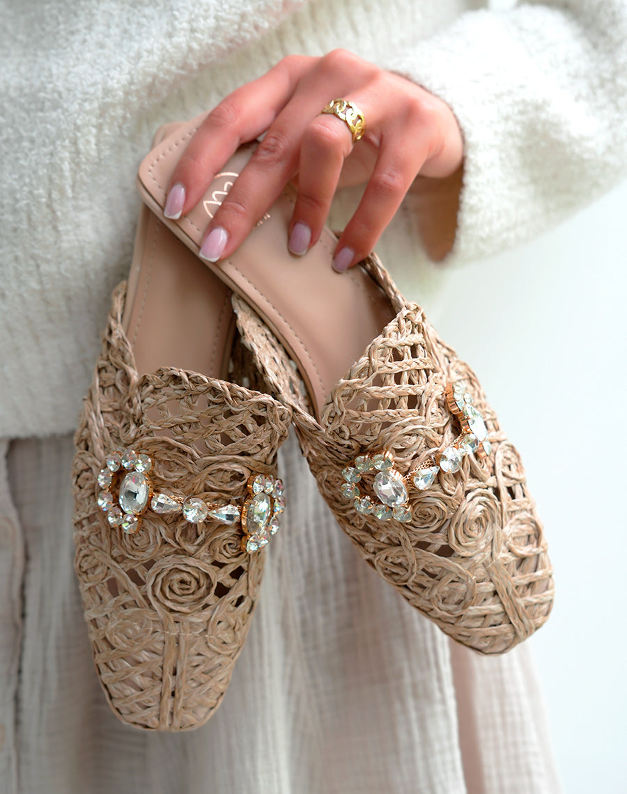 Mules Plates Femme Taupe en Corde avec Détails Bijoux – Fusion d'Artisanat et de Glamour