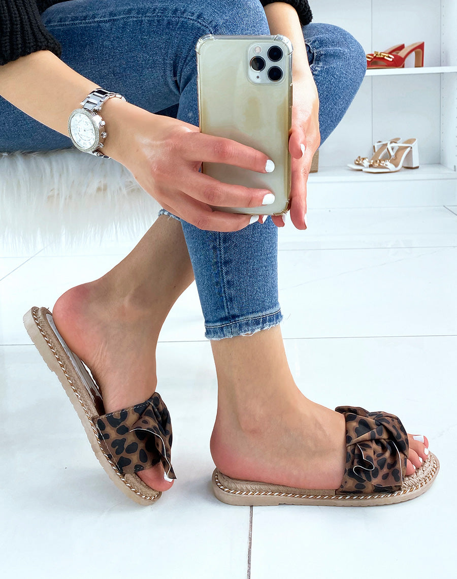 Mules plates léopard à noeud