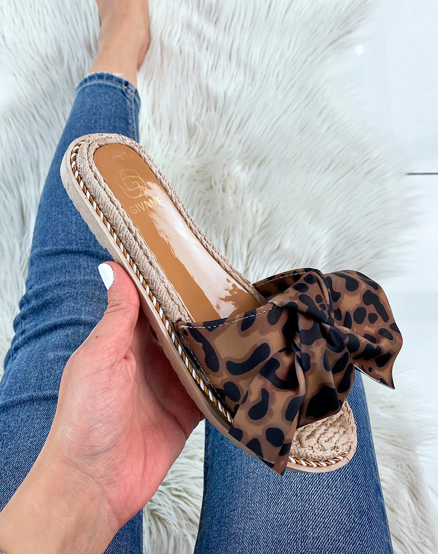 Mules plates léopard à noeud