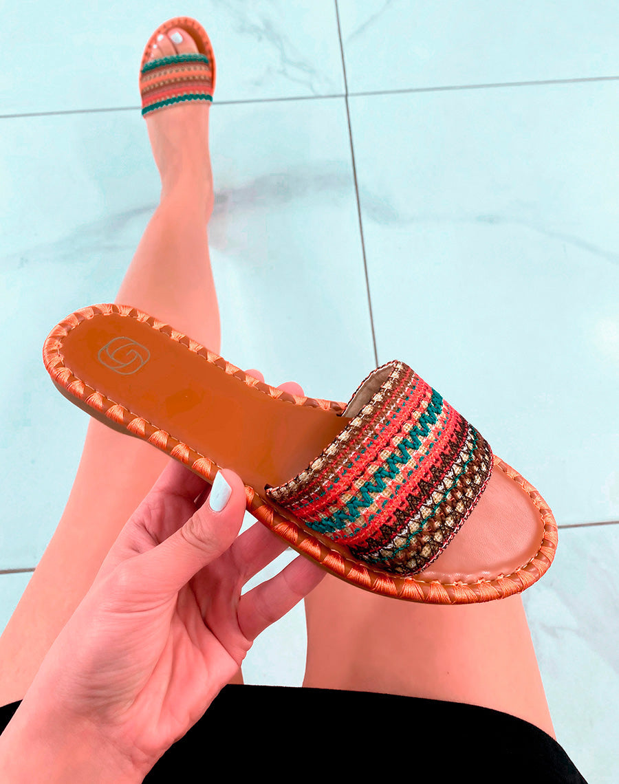 Mules plates à motifs brodés multicolores