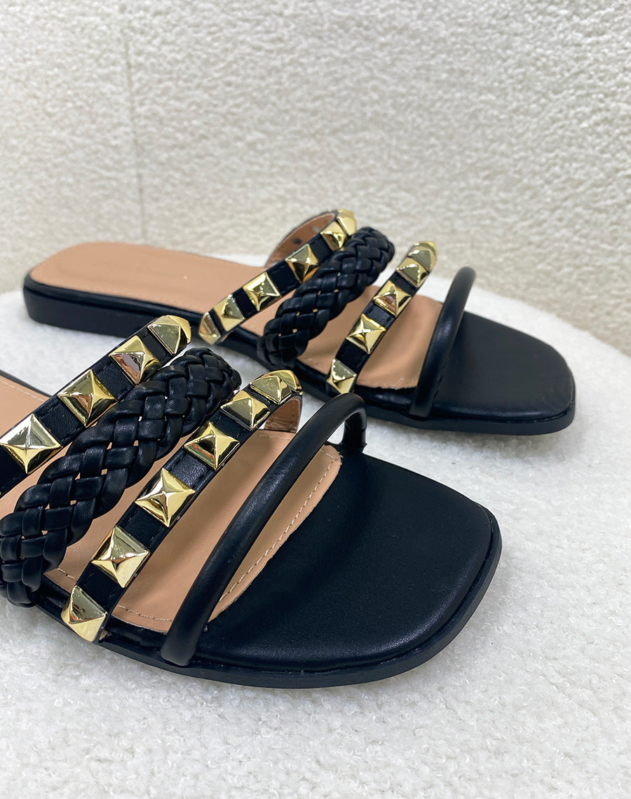 Mules plates à multiples lanières tressées et à détails dorés