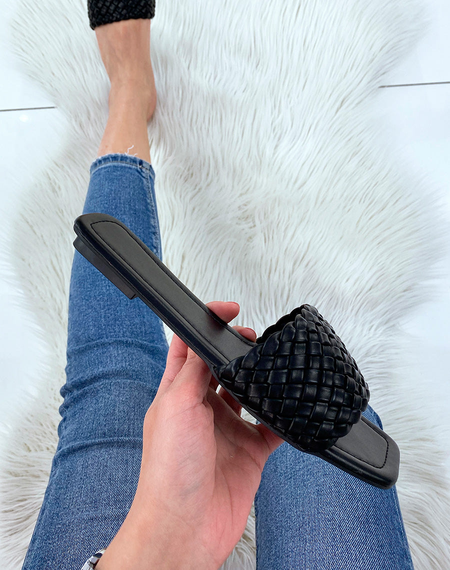 Mules plates noires à bride tressée et bout carré