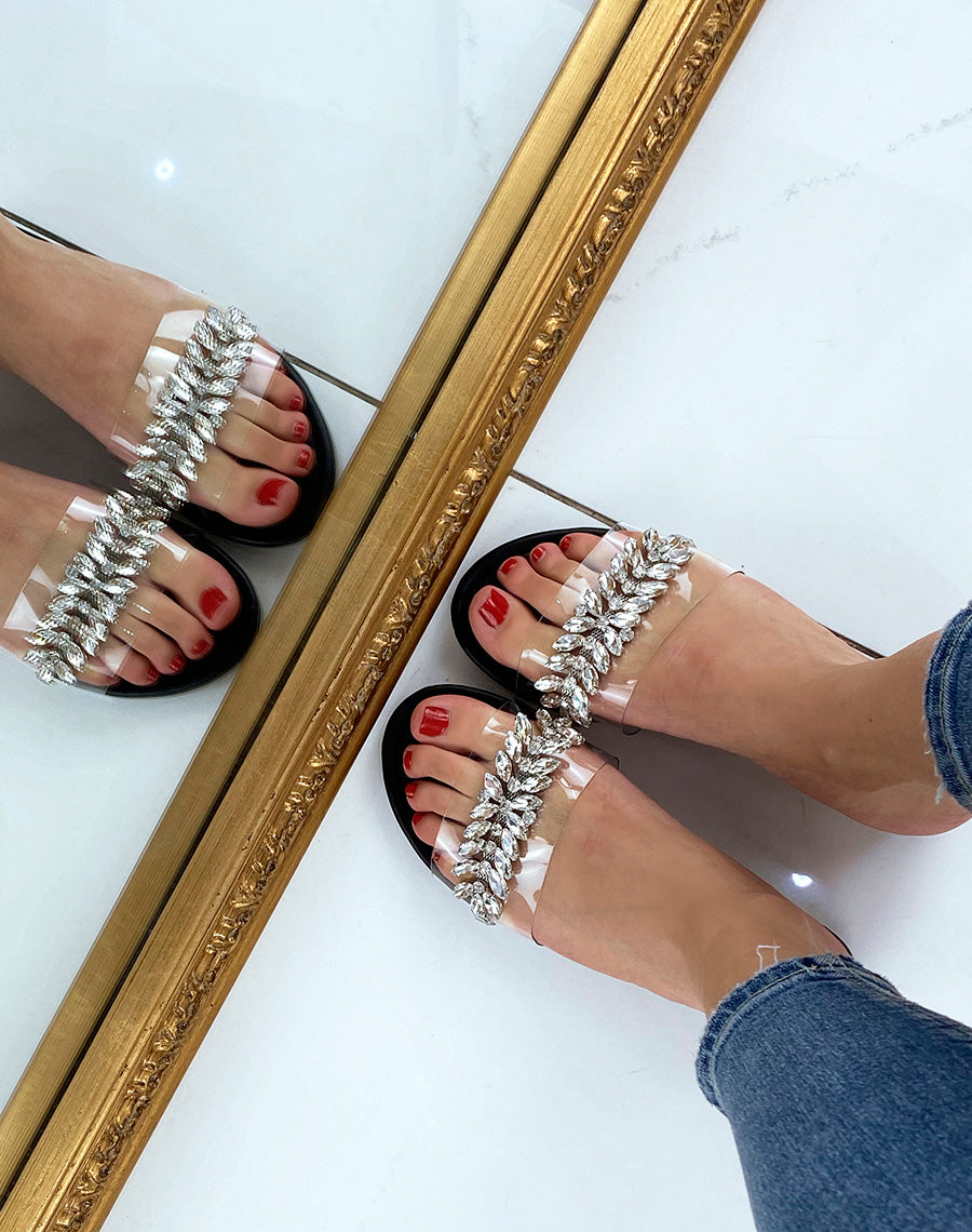 Mules plates noires à détail en bijou argenté en forme de feuille