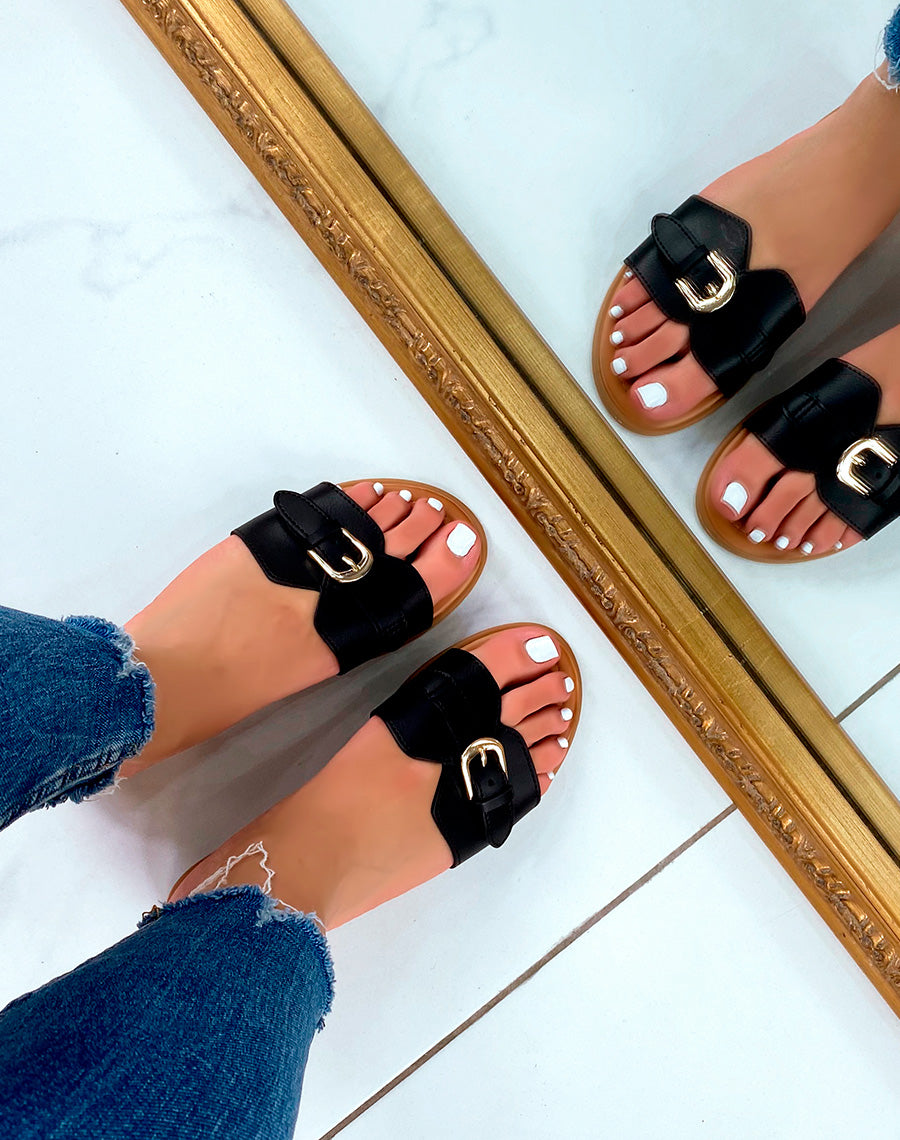 Mules plates noires à détails dorés