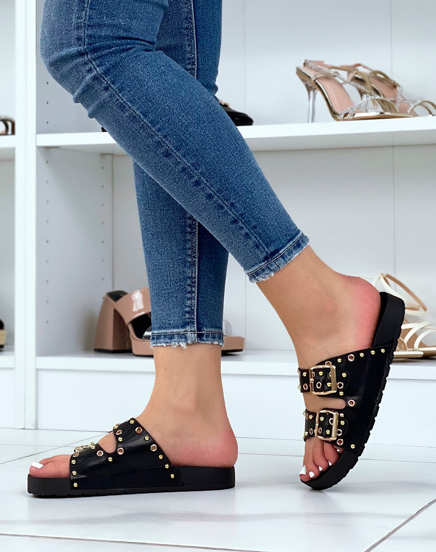 Mules plates noires à lanières ajustables et clous dorés