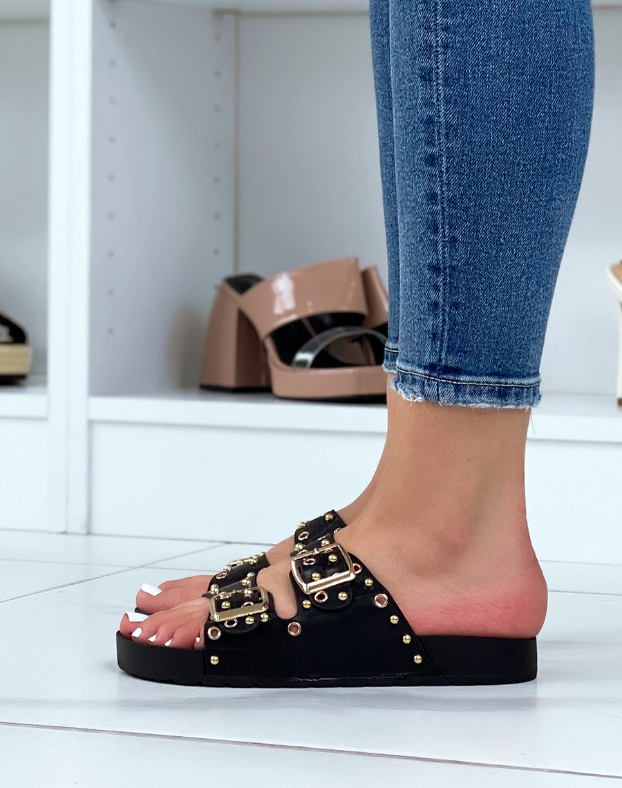 Mules plates noires à lanières ajustables et clous dorés