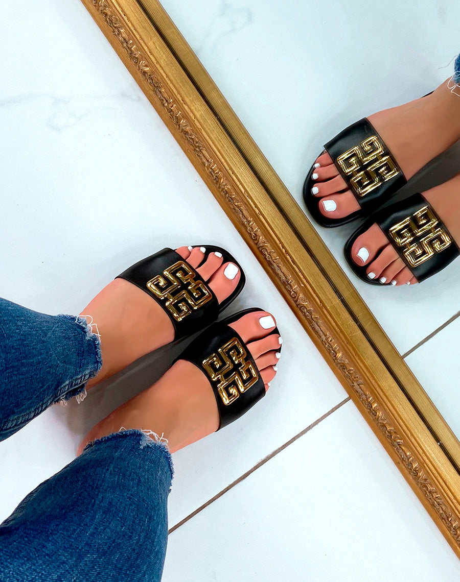 Mules plates noires à motif doré