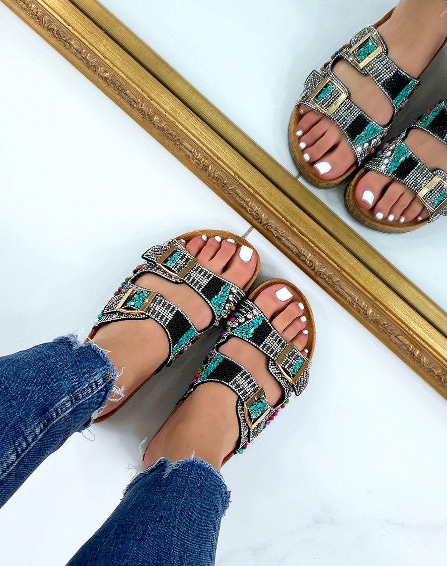 Mules plates noires à multiples bijoux colorés