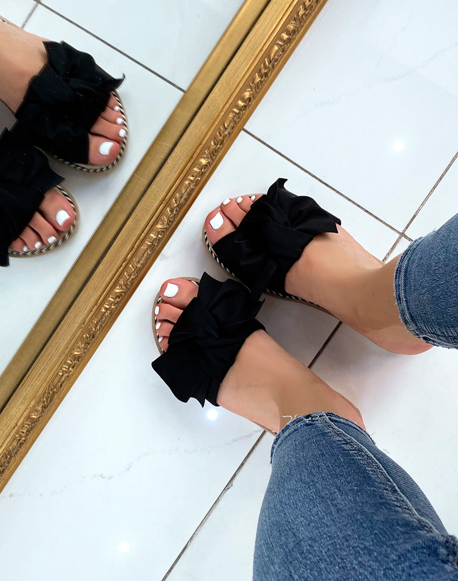 Mules plates noires à noeud