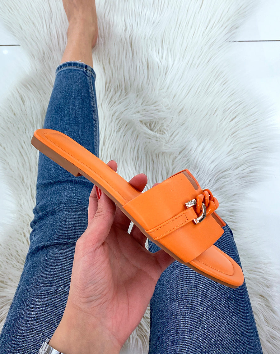 Mules plates oranges à chaîne argenté et orange