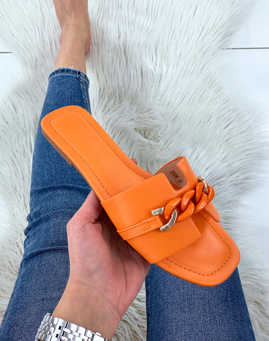 Mules plates oranges à chaîne argenté et orange