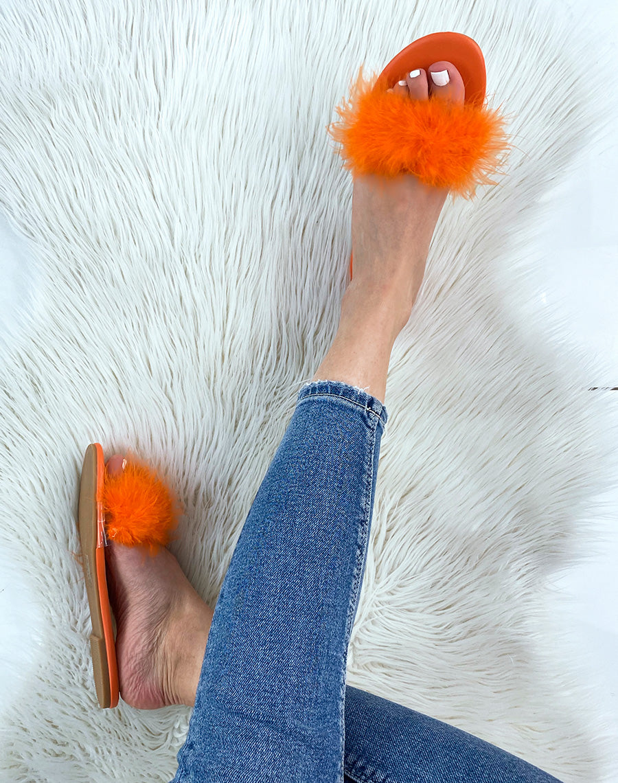 Mules plates oranges à plumes