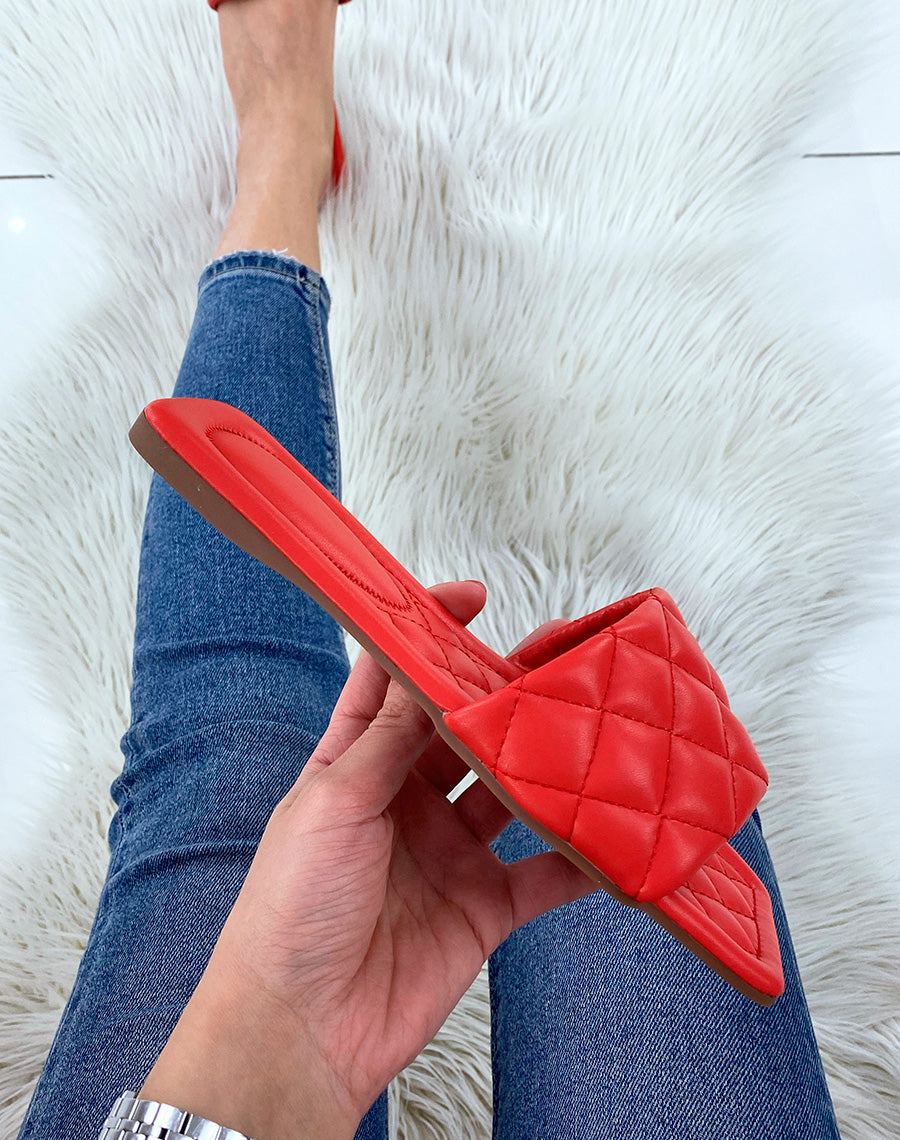 Mules plates rouges matelassées