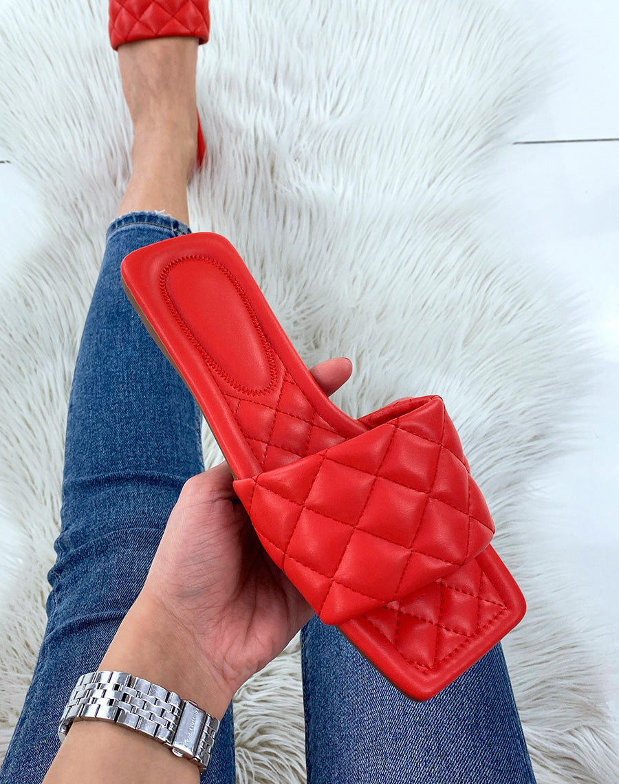 Mules plates rouges matelassées