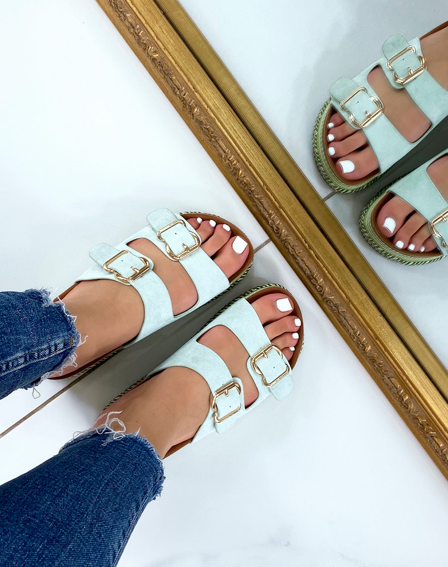 Mules plates vert d?eau ? double bride et semelle azt?que