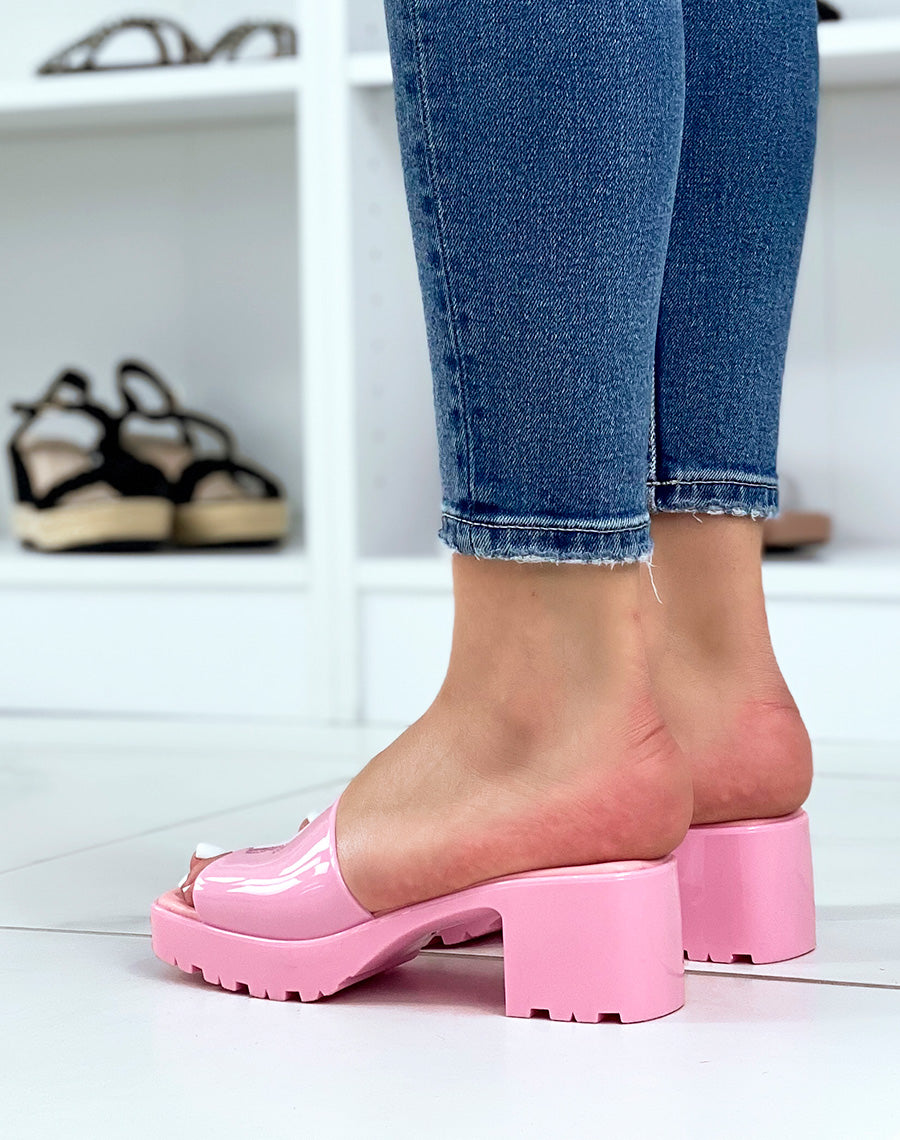 Mules roses bonbon vernis à petit talon carré