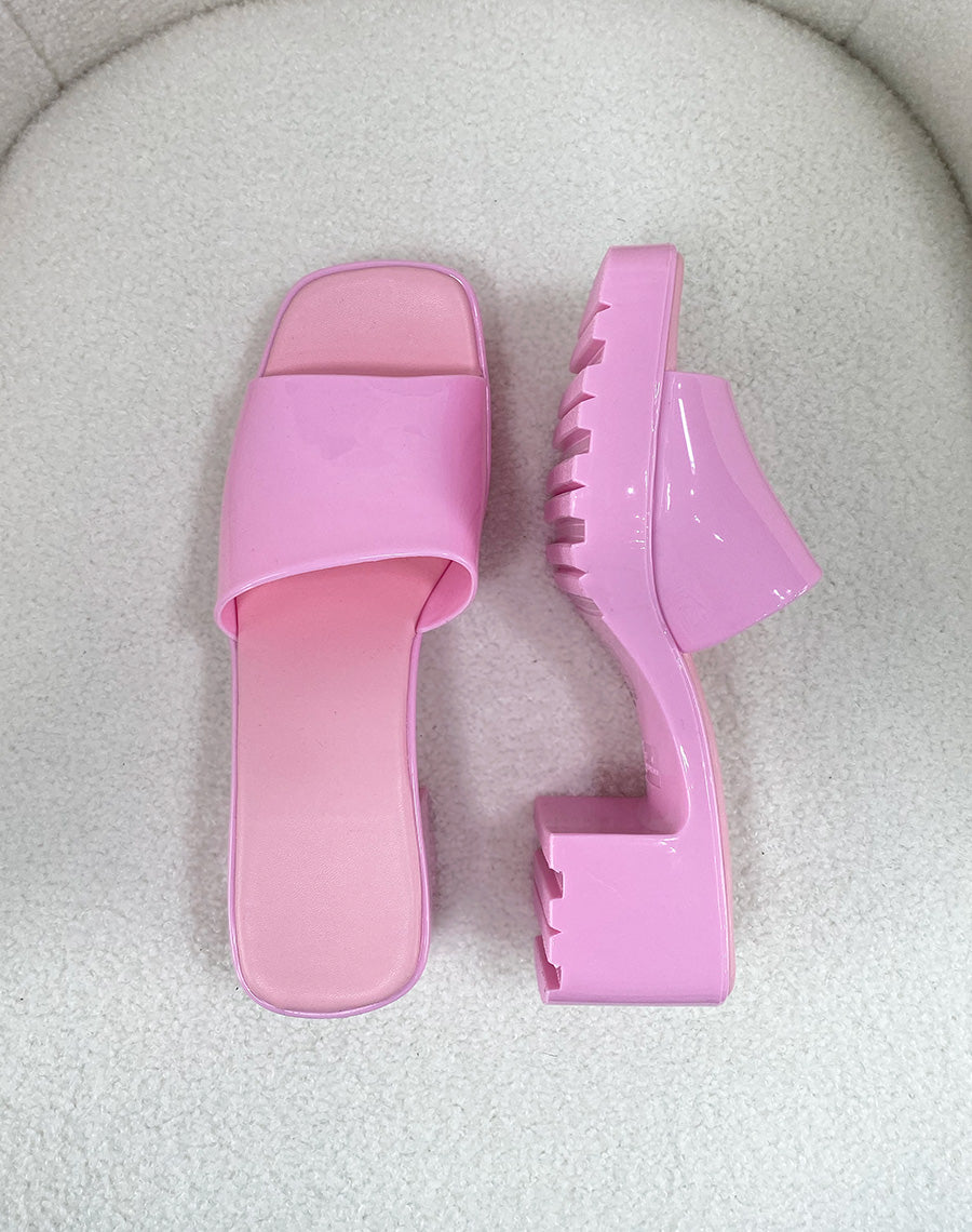 Mules roses bonbon vernis à petit talon carré