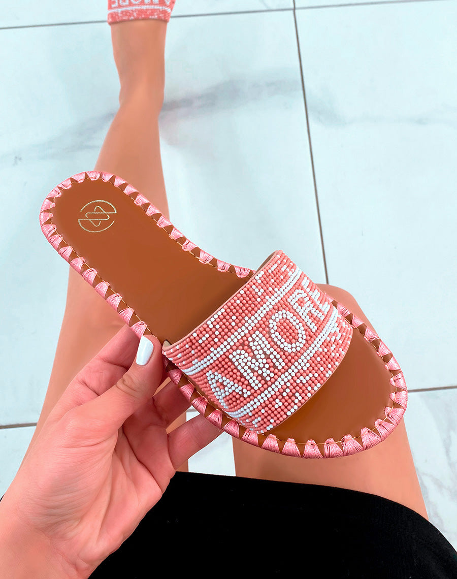 Mules roses à bride avant à inscription perlée