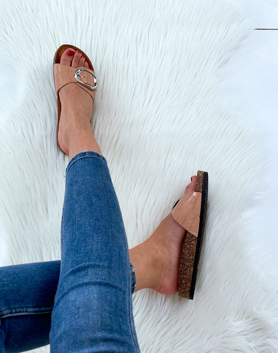 Mules roses effet croco à boucles et à semelles anatomiques