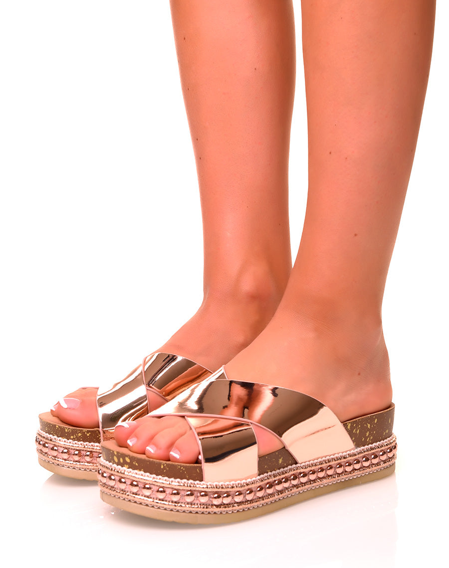 Mules roses gold à doubles brides vernies