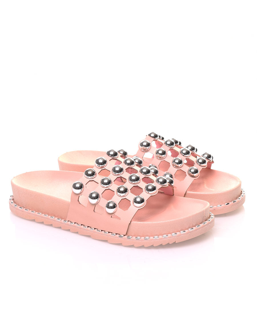 Mules roses à gros clous argentés