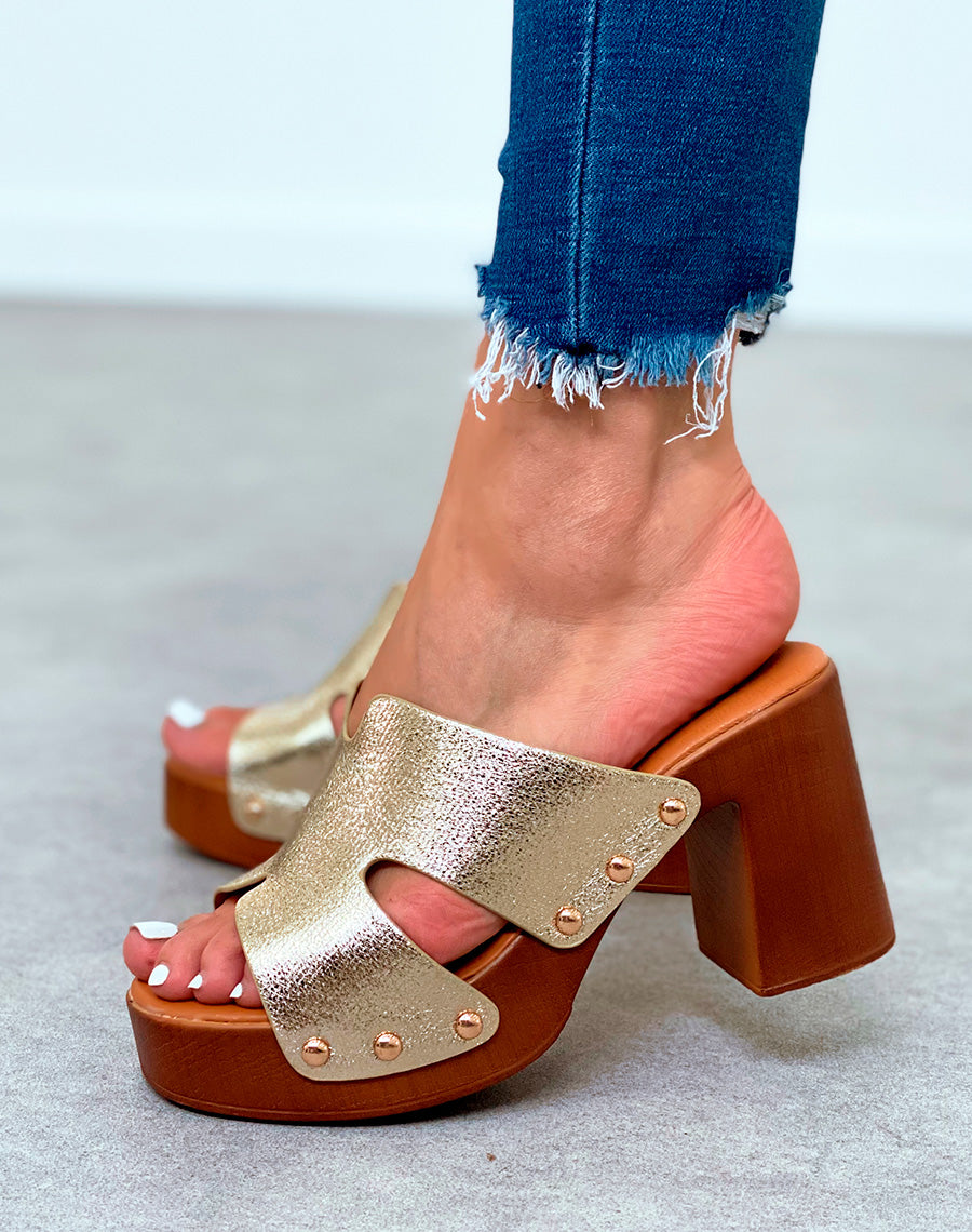 Mules sabots dorés à talons carrés pour femme