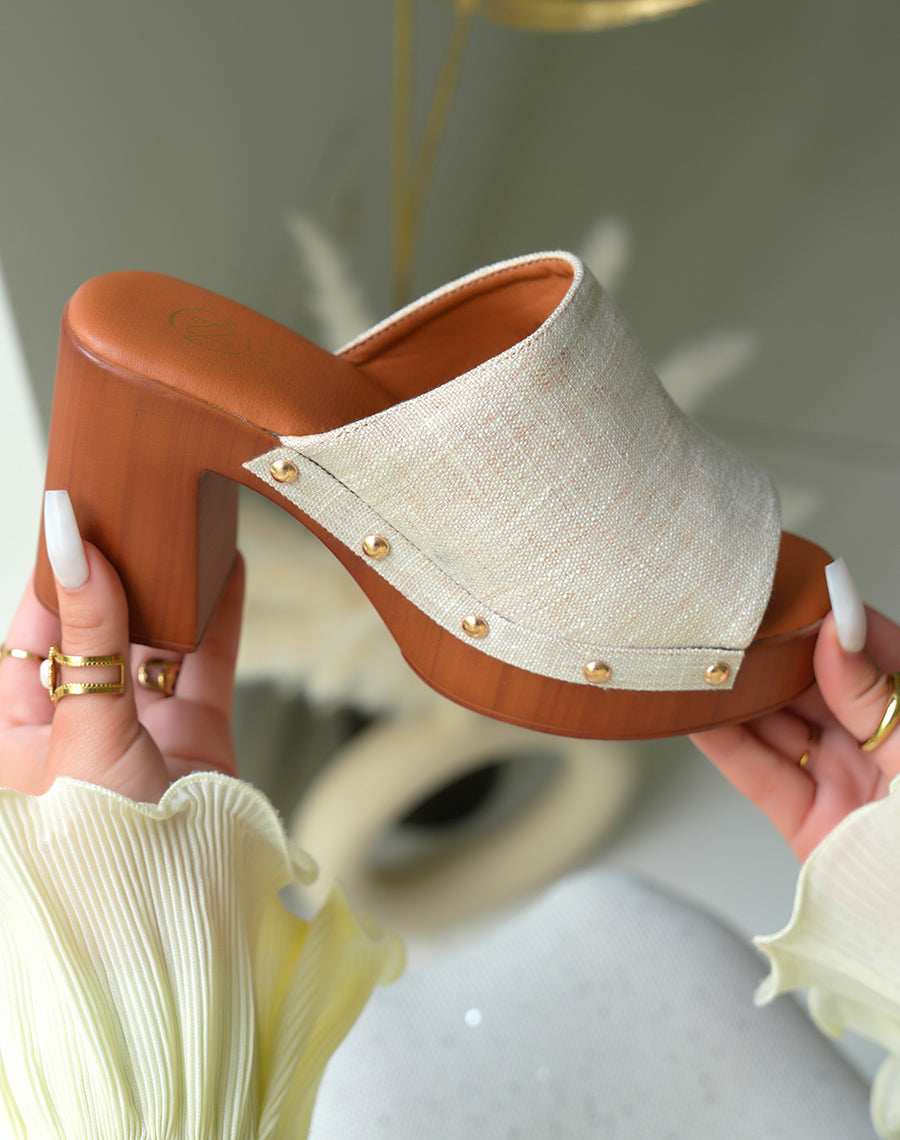 Mules sabots femme à bride en tissu beige clair et talons épais