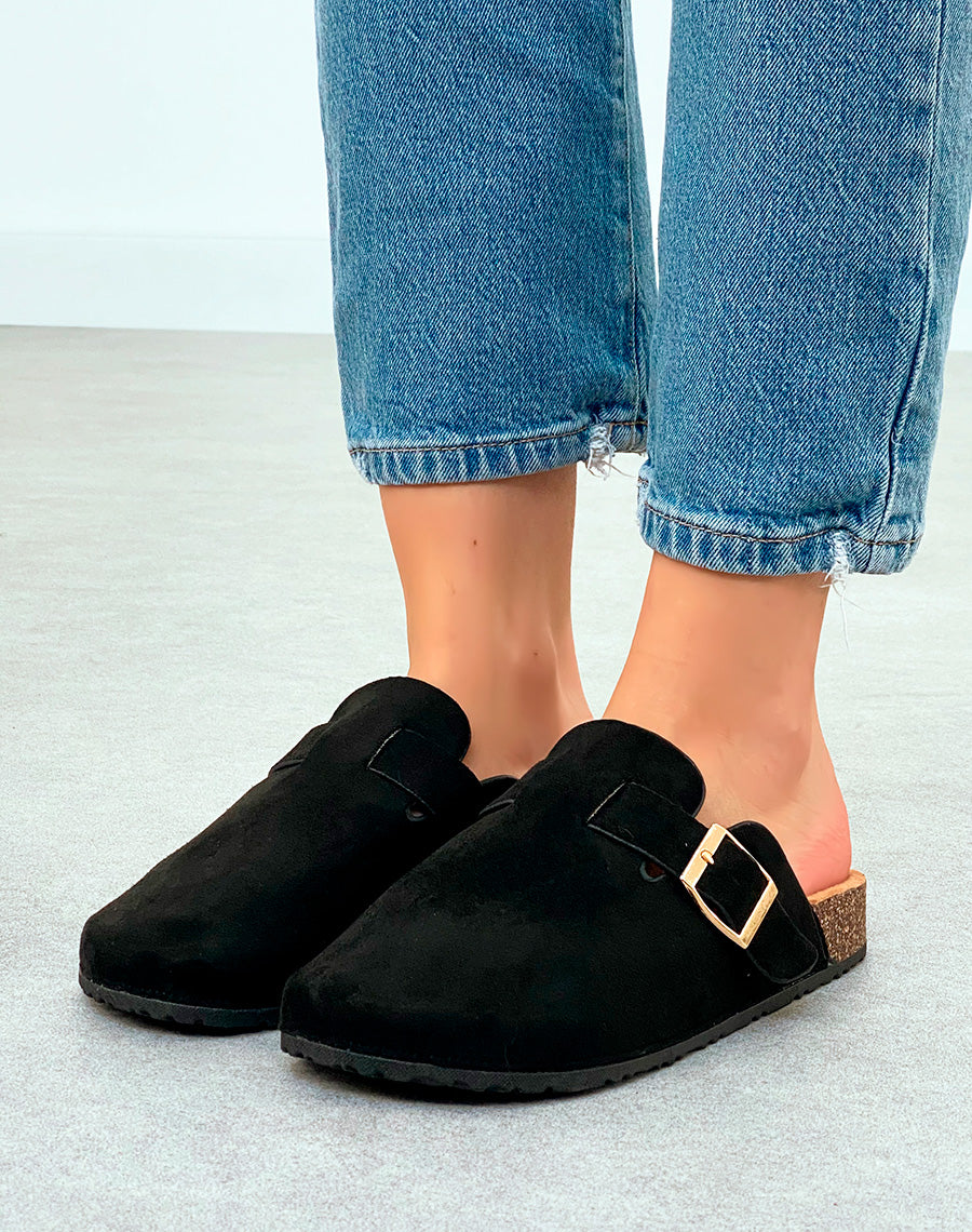 Mules Sabots Femme Noires Suédine avec Boucle Dorée – Confort Tendance