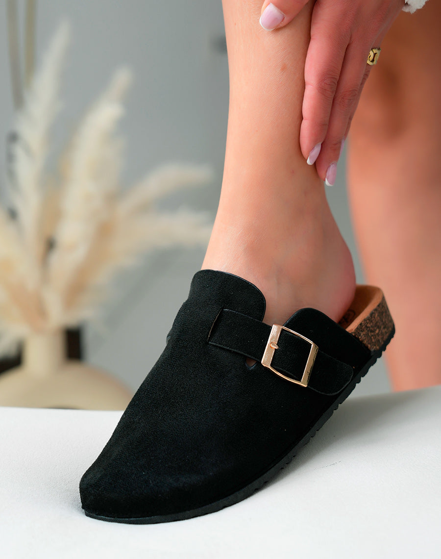 Mules Sabots Femme Noires Suédine avec Boucle Dorée – Confort Tendance