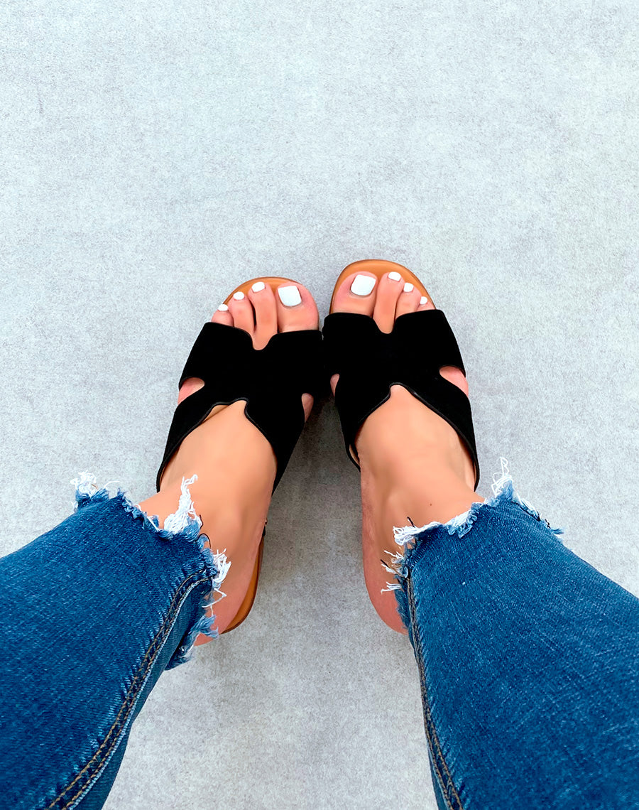 Mules sabots noirs en suédine à talons carrés pour femme