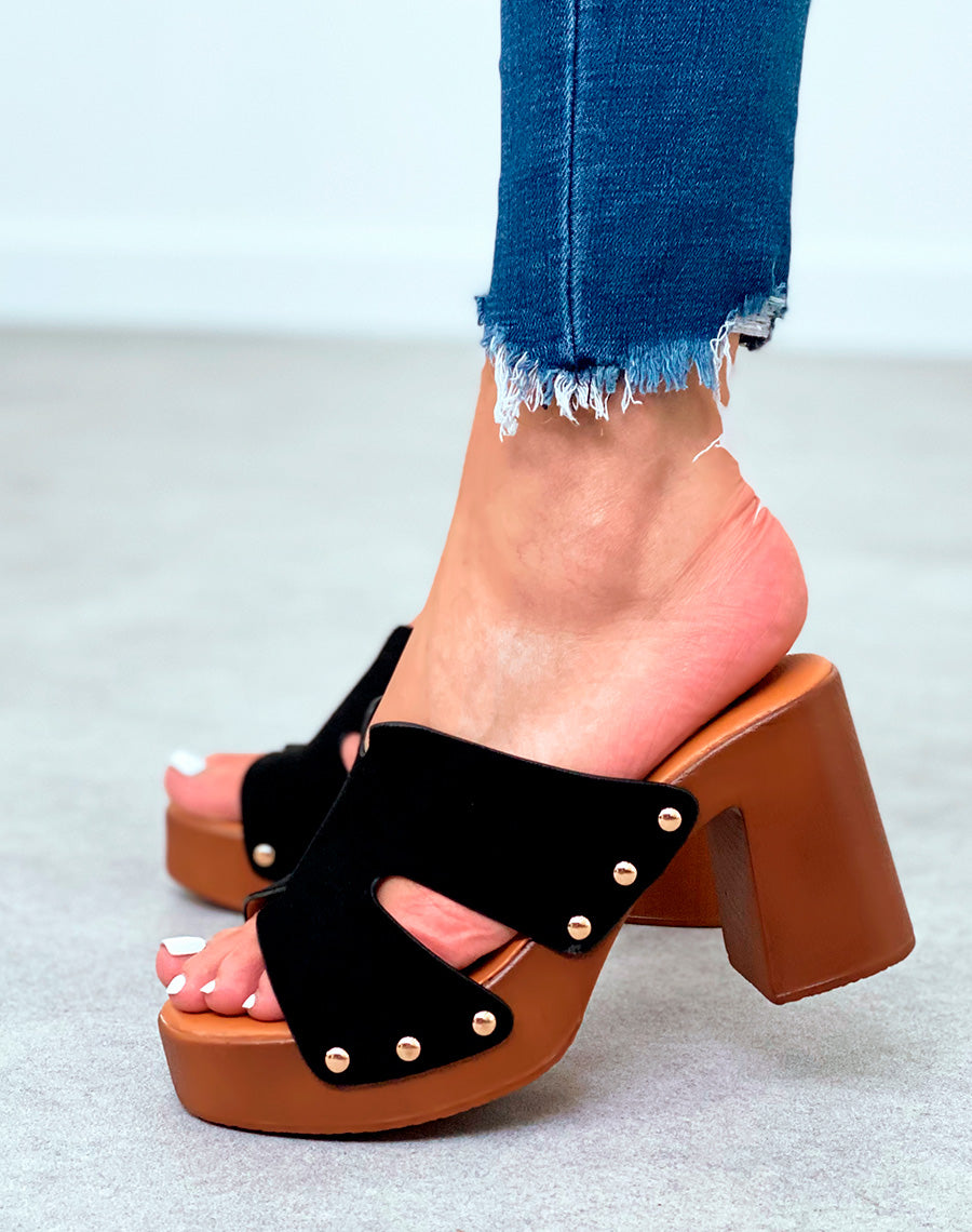Mules sabots noirs en suédine à talons carrés pour femme