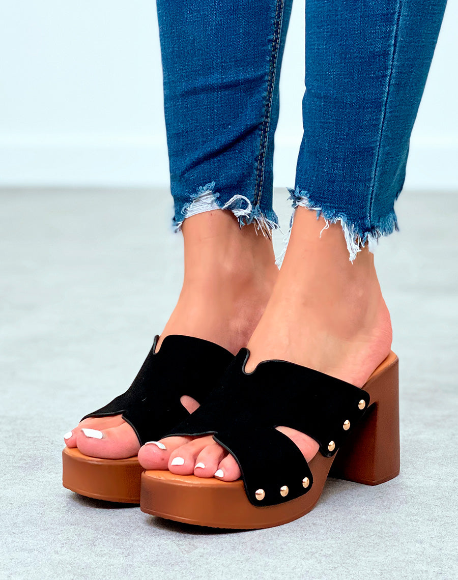 Mules sabots noirs en suédine à talons carrés pour femme