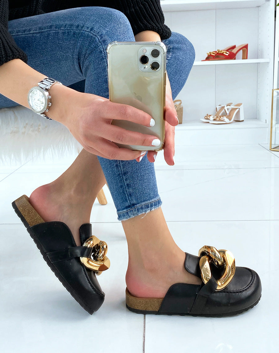 Mules style mocassin noir à grosse chaîne dorée