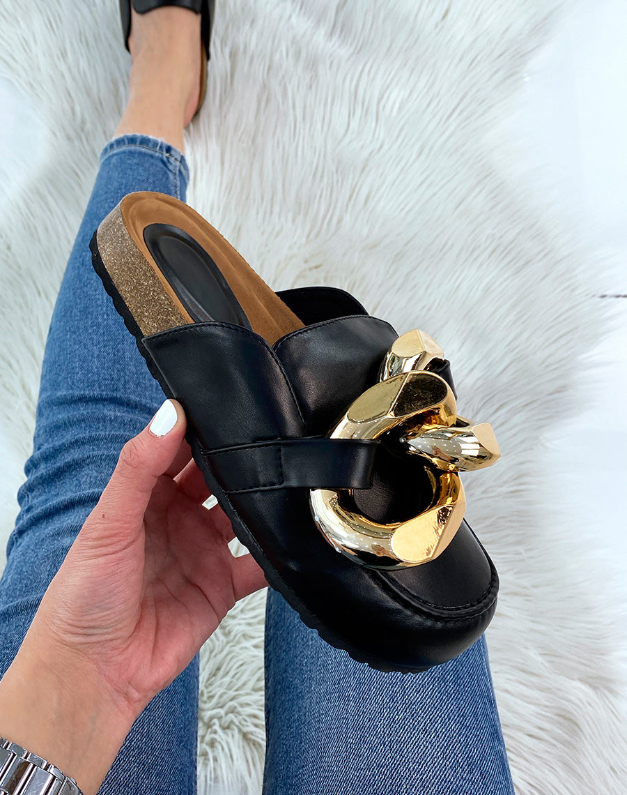 Mules style mocassin noir à grosse chaîne dorée