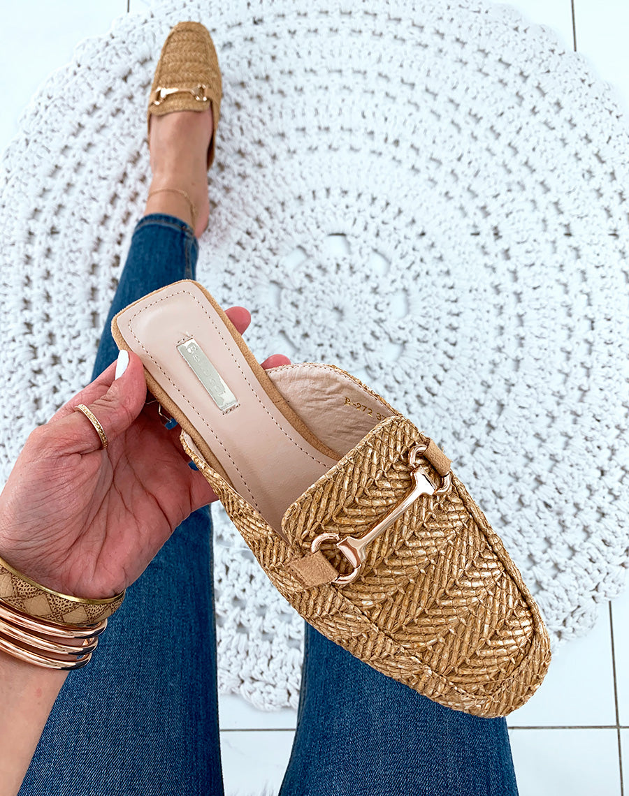 Mules style mocassins en osier camel
