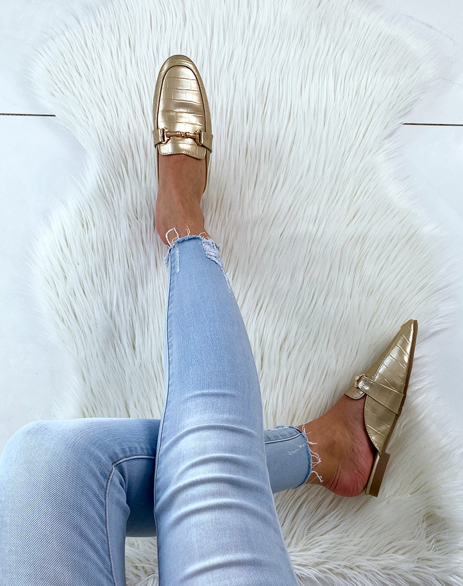 Mules styles mocassins gold croco à brides