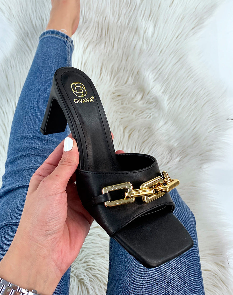 Mules à talon noires à chaîne dorée