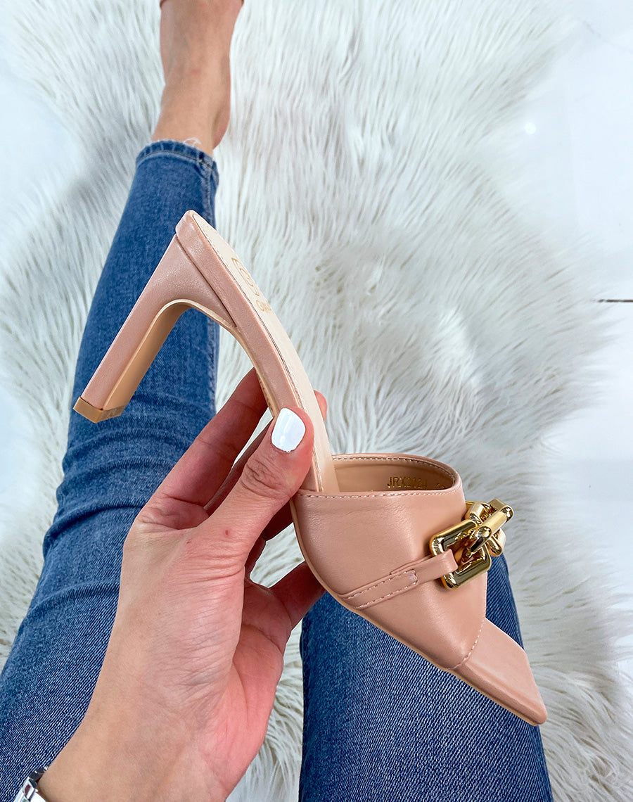 Mules à talon nude à chaîne dorée