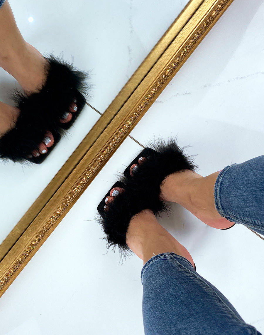 Mules à talons noires à plumes