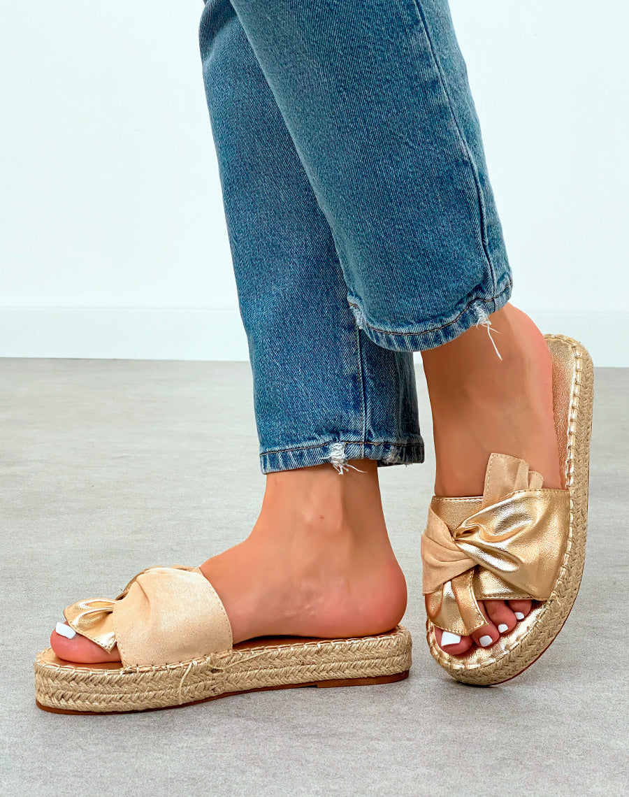 Mules Tendance en Suédine Beige avec Semelle en Corde et Nœud Doré