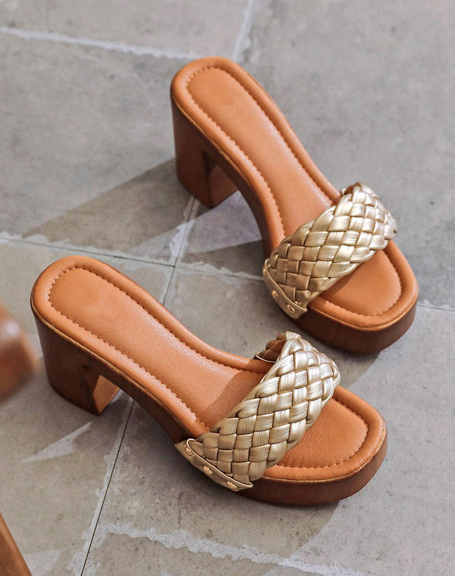 Mules tressées dorées à talon style bois