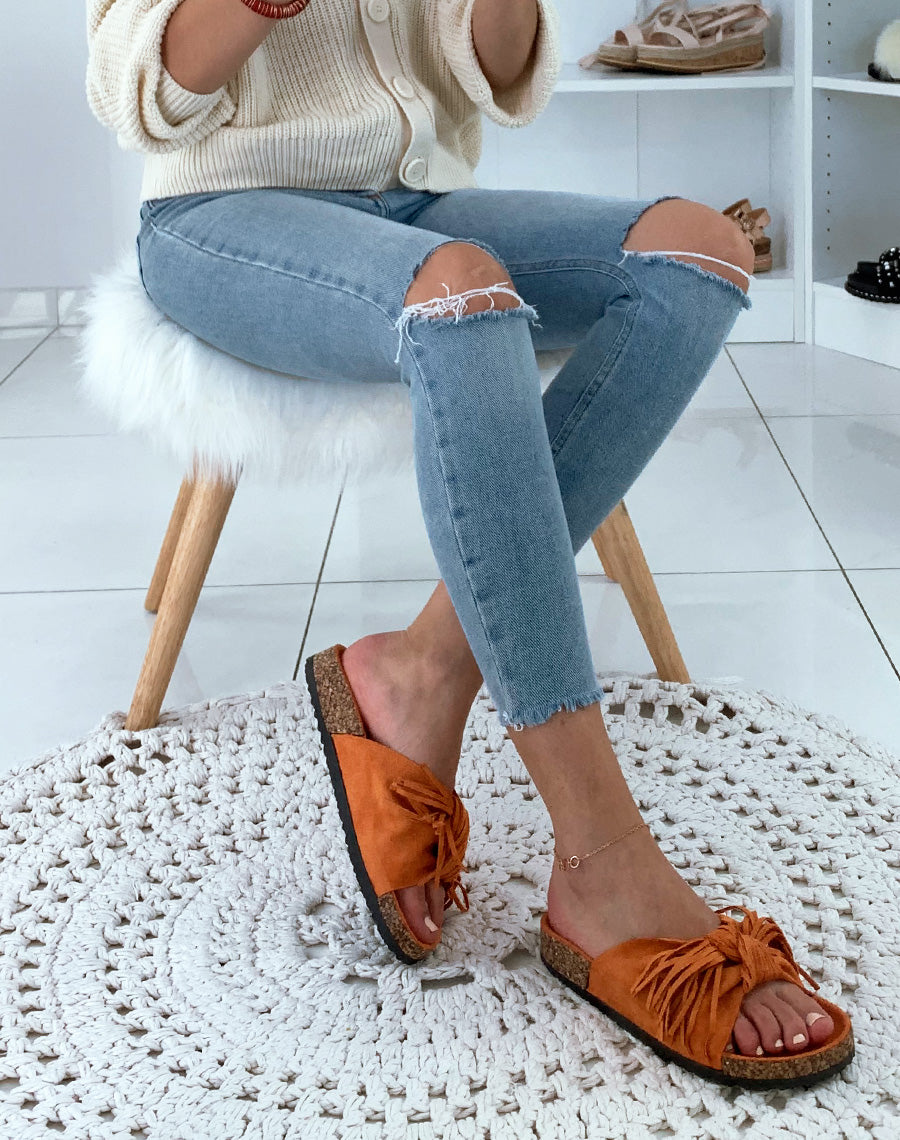 Mules une suédine oranges à larges brides en nœud et à franges