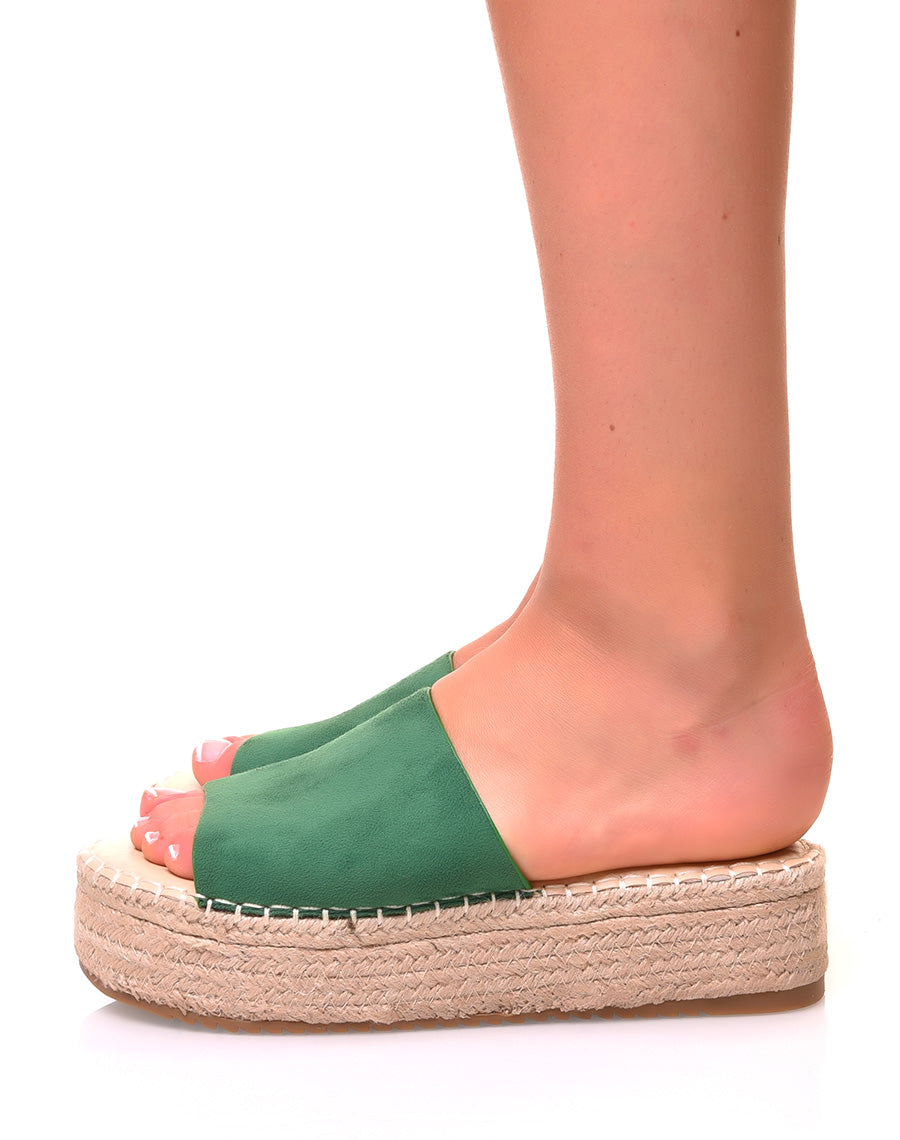 Mules vertes à plateforme en suédine